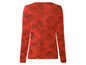 Ein orangefarbenes Langarmshirt mit Blumenmuster.