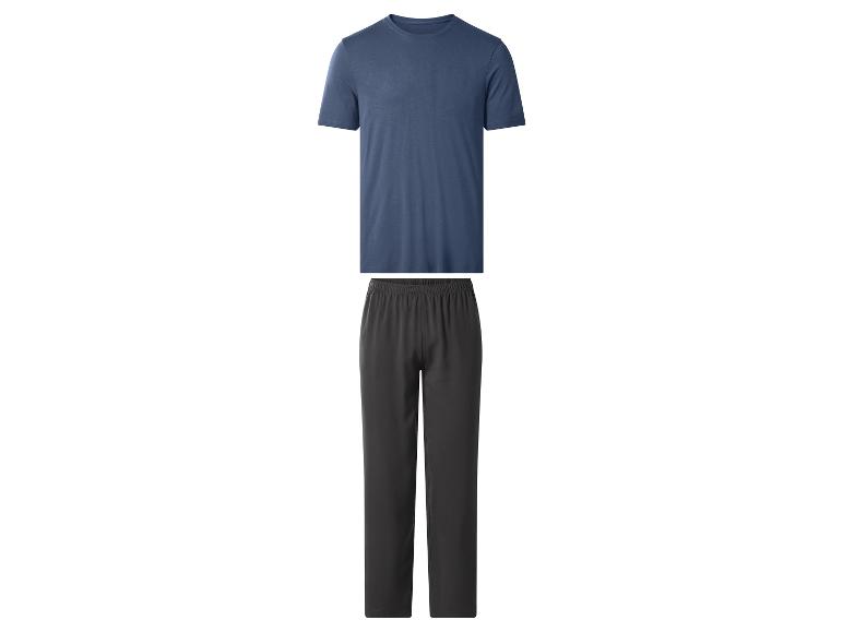 Blaues Kurzarm-T-Shirt und dunkelgraue Jogginghose für Herren.