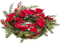 Weihnachtskranz mit roten Weihnachtssternen, Beeren und immergrünem Laub