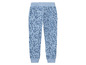 Blaue Jogginghose mit Blumenmuster.