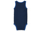 Ein gestreiftes Baby-Bodysuit in Blau.