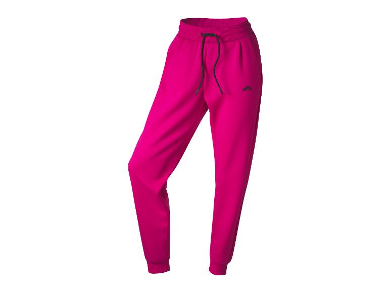 Pinke Jogginghose mit schwarzem Kordelzug und kleinem schwarzem Logo