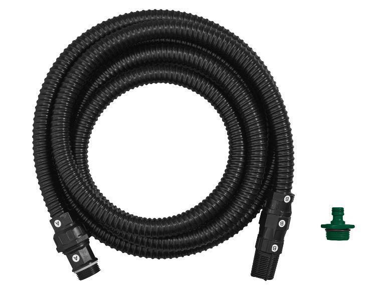 Schwarzer Wellschlauch mit Wasserhahnanschluss und grünem Adapter.