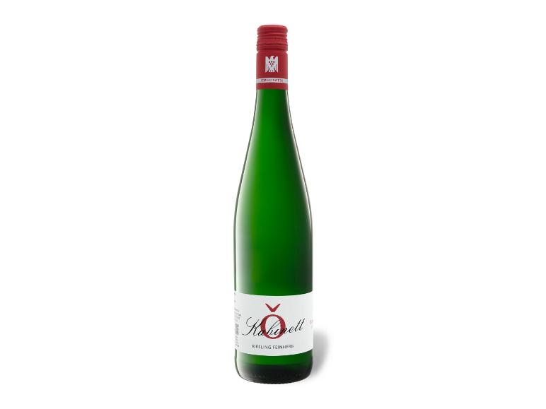 Grüne Weißweinflasche mit weißem Etikett und rotem Verschluss, Aufschrift „Kabinett Riesling Feinherb“.