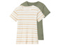 Zwei T-Shirts, eines gestreift mit beige und weißen Streifen und eines einfarbig grün.
