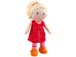 Blonde Stoffpuppe mit rotem Punktekleid und orangefarbenen Schuhen.