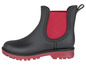 Schwarze Chelsea-Boots mit roten Akzenten.