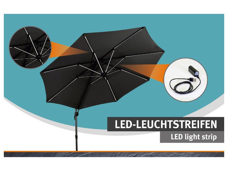 Schwarzer Sonnenschirm mit integrierten LED-Lichtstreifen und USB-Ladegerät.