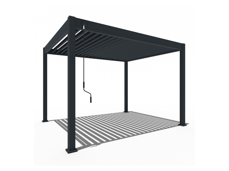 Eine schwarze Metallpergola mit manuellem Sonnenschutz.