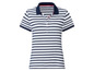 Ein gestreiftes weiß-blaues Poloshirt mit kurzen Ärmeln.