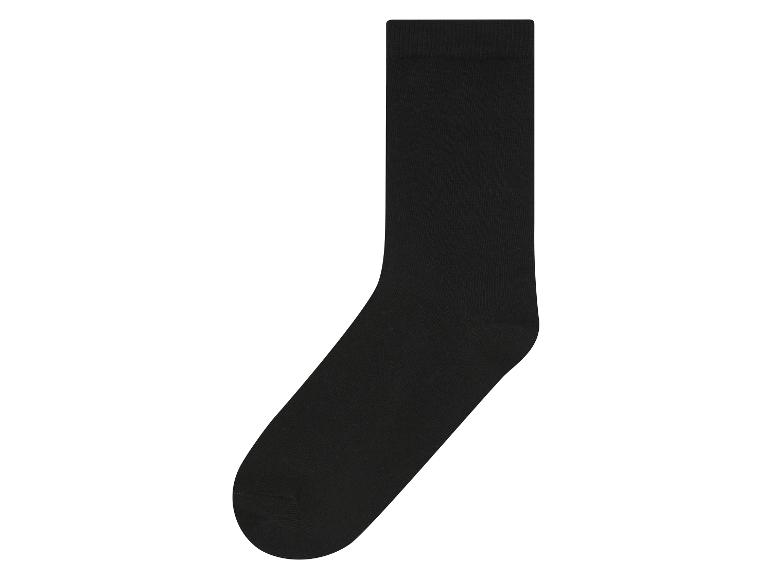 Eine schwarze Herren-Socke.