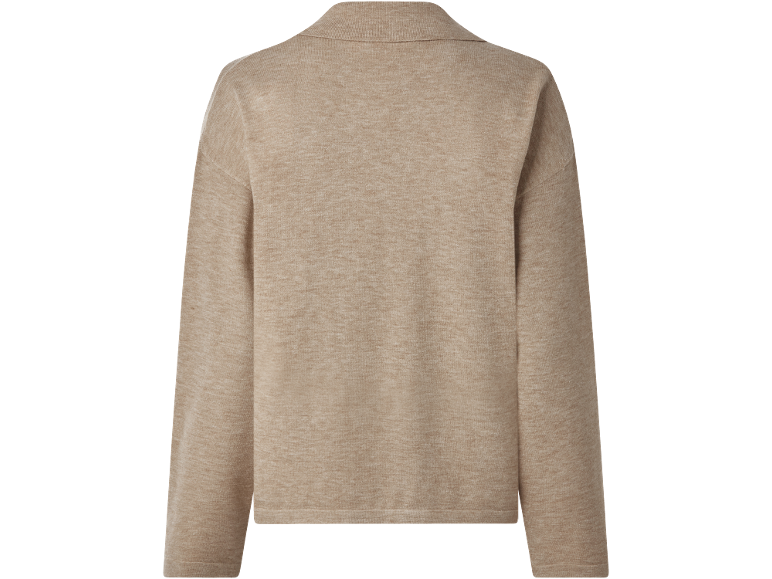 Beiger Strickpullover mit Polokragen, Rückansicht.