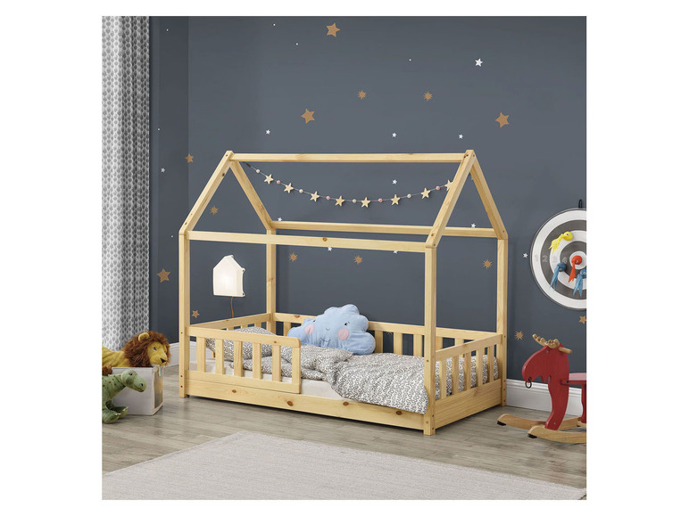 Hölzernes Kinderbett in Hausform mit Schublade.