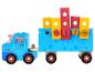 Blauer Holzspielzeug-LKW mit Peppa Wutz-Figuren und bunten Bausteinen