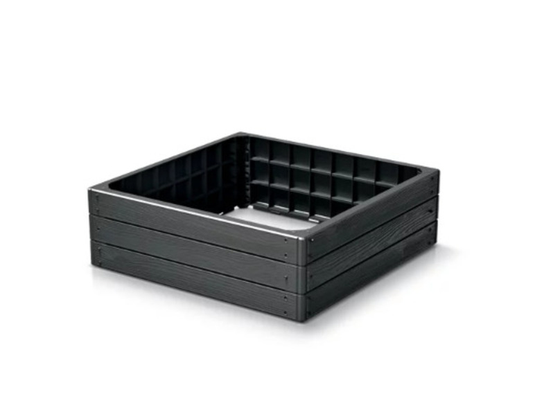Ein schwarzer, quadratischer Pflanzenkasten mit Holzstruktur.