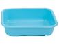 Ein hellblaues Plastikwaschbecken.