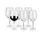 Sechs Weingläser, eines mit Rotwein gefüllt, auf schwarzem Hintergrund.
