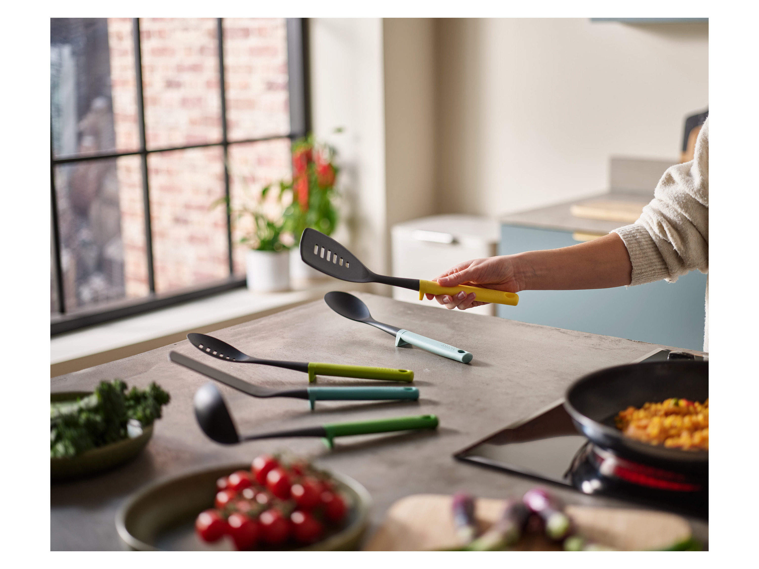 Thumbnail - Joseph Joseph Duo 5-teiliges Utensilienset mit integrierten Werkzeugablagen