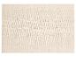 Rechteckiger beiger Teppich mit Stricktextur.