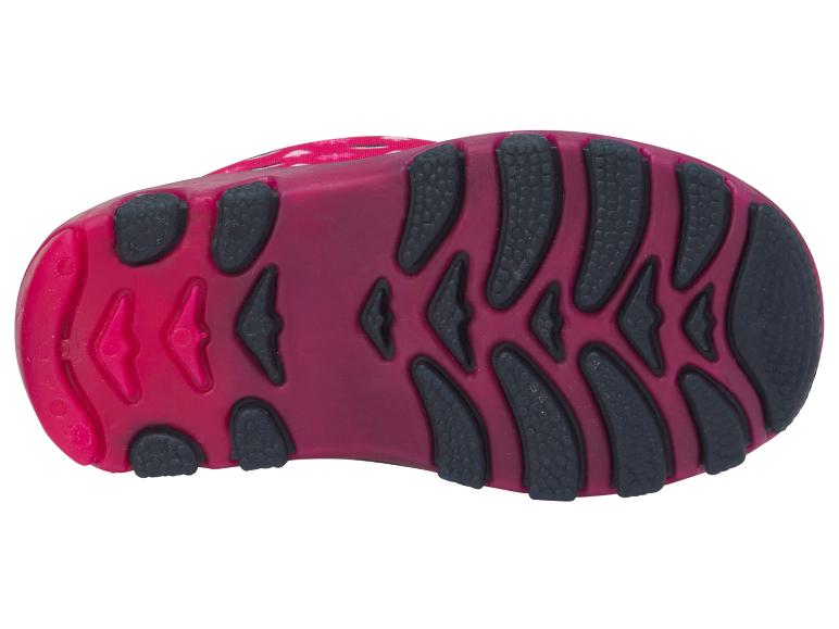 Fuchsiafarbene Kinderschuhsohle mit dunkelgrauen Anti-Rutsch-Elementen.