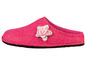 Ein rosa Wollpantoffel mit Blumendekor.