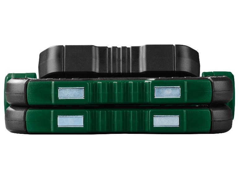 Zwei grüne Parkside-Akkus mit schwarzen Details, übereinander gestapelt.