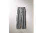 Graue weite Damenhose mit Bundfalten.