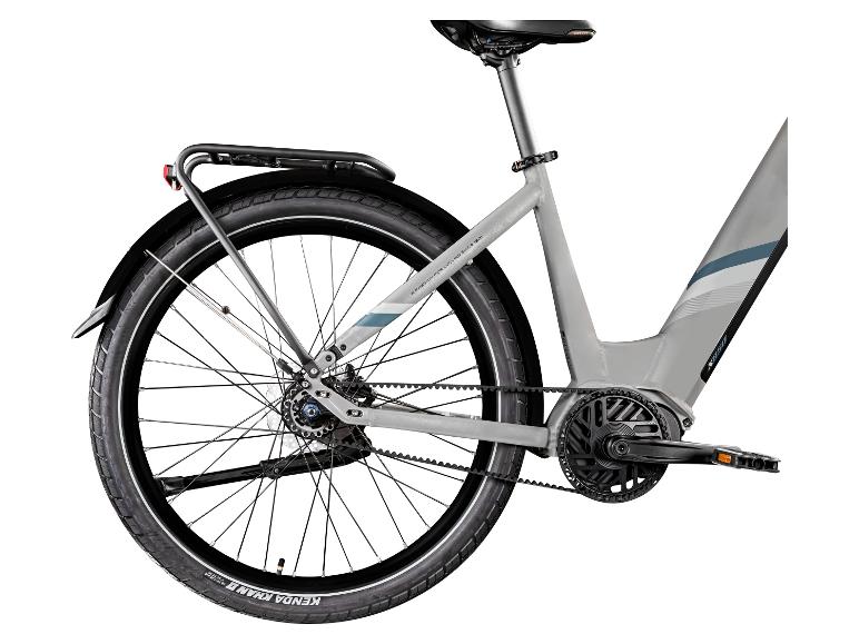 Graues E-Bike mit Riemenantrieb und Kenda Khan Reifen.