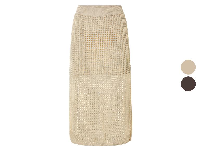 Langer, gehäkelter Rock in Beige und Braun.