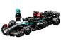 Ein LEGO Speed Champions Set mit einem Mercedes-AMG F1 W12 E Performance Rennwagen und einer Fahrer-Minifigur.