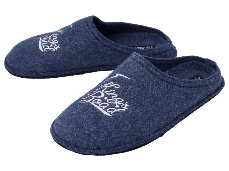Blaue Filzpantoffeln mit 'King's Road'-Logo.