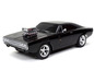 Ein schwarzer Dodge Charger mit offenem Motor.