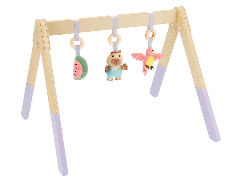 Baby-Holzspielbogen mit hängenden Wassermelonen-, Nilpferd- und Vogelspielzeugen.