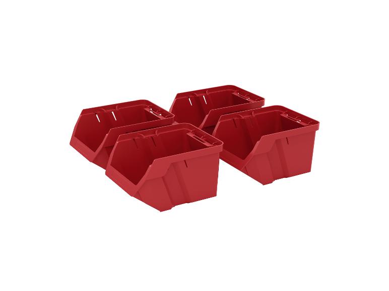 Vier rote offene Lagerbehälter, in einer Gruppe angeordnet.
