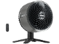 Ein grauer tragbarer Ventilator mit Fernbedienung und spiralförmigem Gitterdesign.
