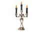 Halloween-Skelett-Kerzenständer mit drei schwarzen Kerzen und orangefarbenen Flammen