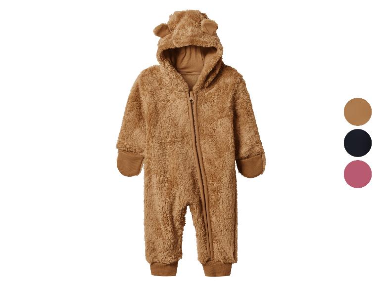Brauner flauschiger Baby-Strampler mit Kapuze mit Bärenohren und Reißverschluss.