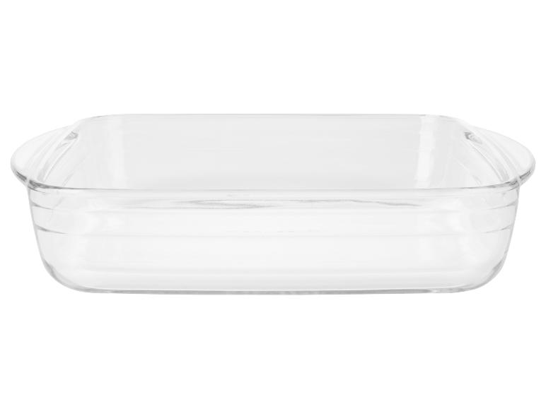 Transparente rechteckige Glasschüssel zum Backen.