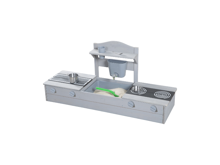 Holzspielküche mit Spüle und Herd.