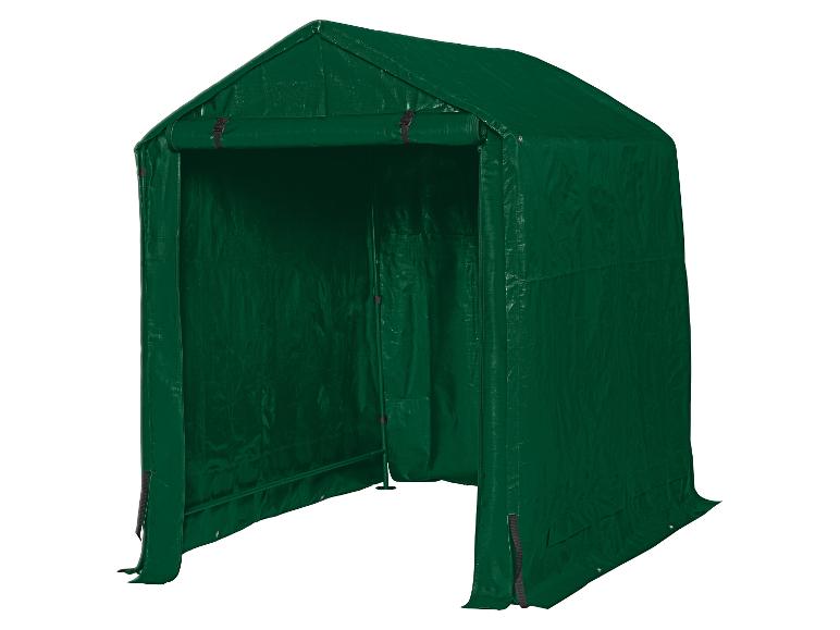 Grünes Lagerzelt mit spitzem Dach und offener Vorderseite.