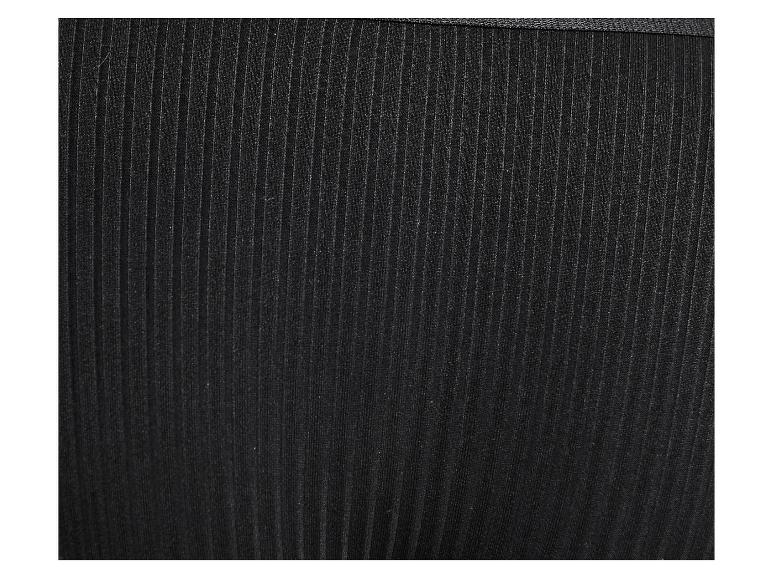 Schwarzes, geripptes Textil.