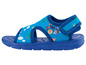 Blaue Sandalen mit Paw Patrol-Motiv für Kinder.