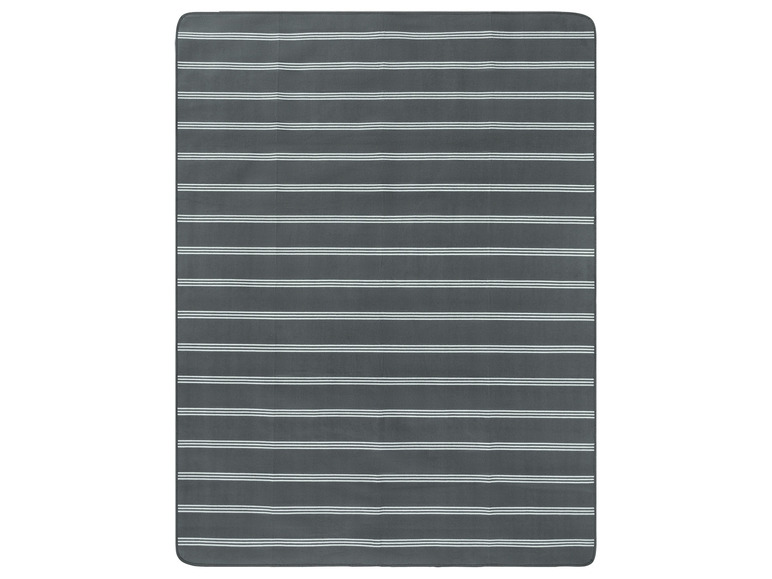 Eine graue gestreifte Picknickdecke.