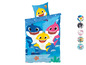 Baby Shark Bettwäsche mit blauen, rosa und gelben Haien.