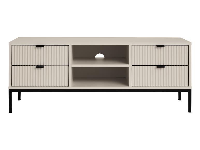 Hellbeiges TV-Möbel mit geriffelten Schubladen, schwarzen Griffen und Beinen.