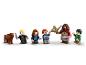 Lego Harry Potter Figuren, darunter Hagrid, Harry, Ron, Hermine, Draco und ein Hund.