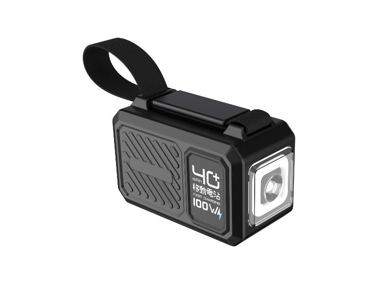 Schwarze tragbare Powerbank mit Taschenlampe, zeigt „40 mAh“ und „100W Fast Charging“ an.