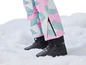 Schwarze Nito Winterstiefel mit rosa und blauen Skihosen.