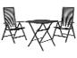 Schwarzes Outdoor-Bistro-Set mit zwei Klappstühlen und einem quadratischen Klapptisch.