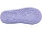 Hellviolette Kinderschuhsohle mit geprägtem Muster.